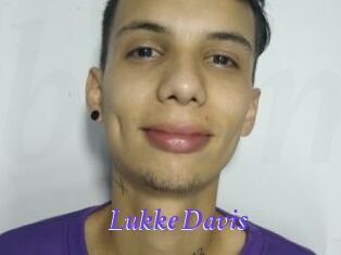 Lukke_Davis