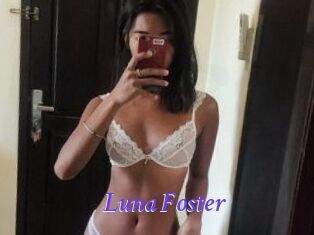 Luna_Foster