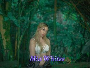 Mia_Whitee